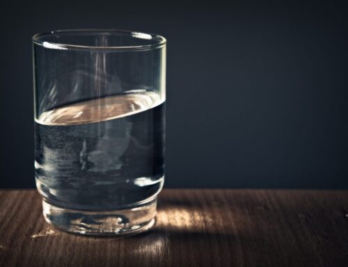 Acqua minerale naturale e acqua potabile, ecco le differenze